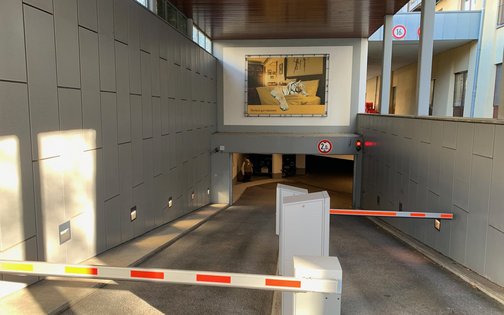 Einfahrt zur Tiefgarage des Parkhotel Hagenbeck